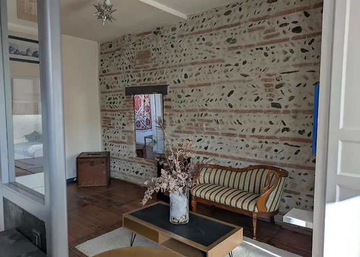 Apartman Charming 2-bedroom, Near Center *