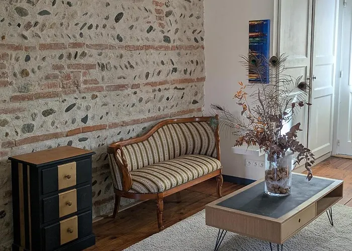 Apartman Charming 2-bedroom, Near Center