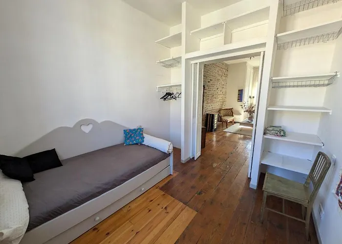 Charming 2-bedroom, Near Center Toulouse