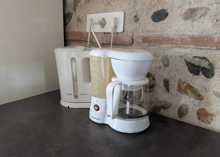 Charming 2-bedroom, Near Center Apartman