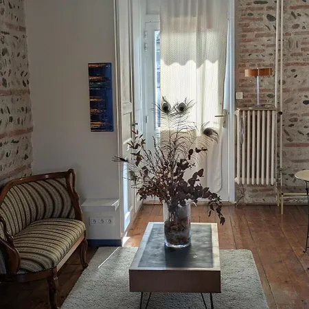 Charming 2-bedroom, Near Center Apartmán *