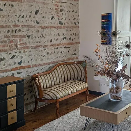 Apartmán Charming 2-bedroom, Near Center