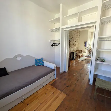 Charming 2-bedroom, Near Center Toulouse