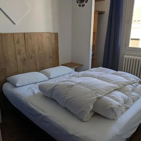 Charming 2-bedroom, Near Center