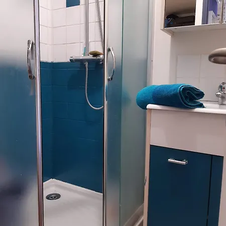 Charming 2-bedroom, Near Center *