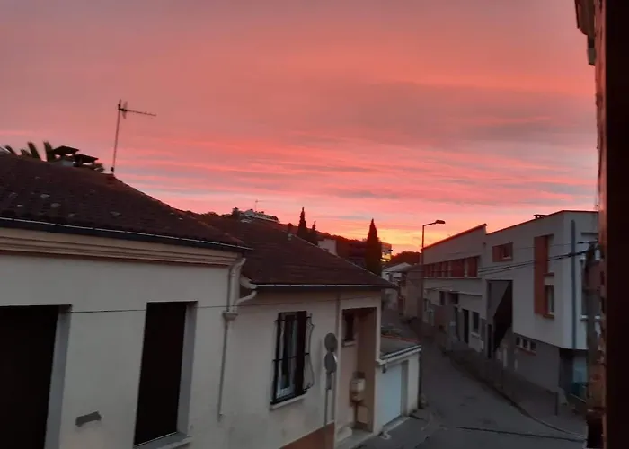 Appartement Charming 2-bedroom, Near Center