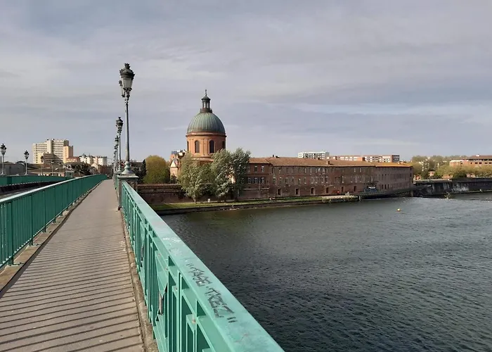 Appartement Charming 2-bedroom, Near Center