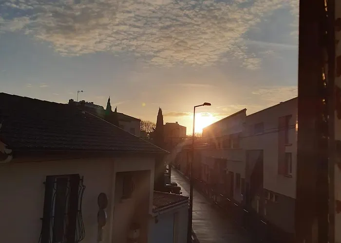 Charming 2-bedroom, Near Center Appartement *