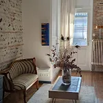 Apartamento Charming 2-bedroom, Near Center