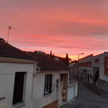 Apartment Charming 2-bedroom, Near Center