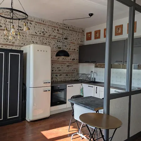 Charming 2-bedroom, Near Center Toulouse