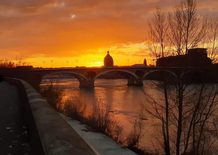 Apartment Charming 2-bedroom, Near Center